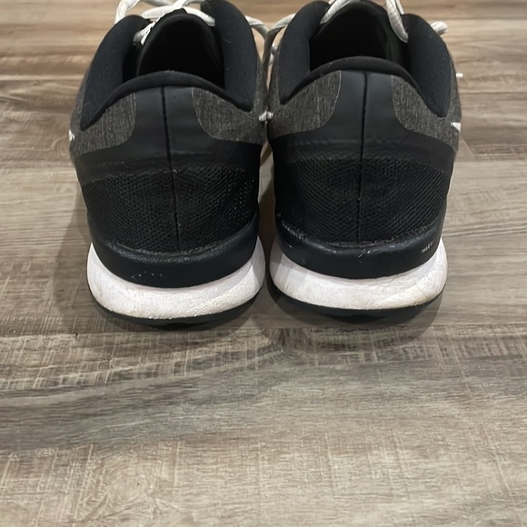 Nike Training Shoes - Picture 4 of 7